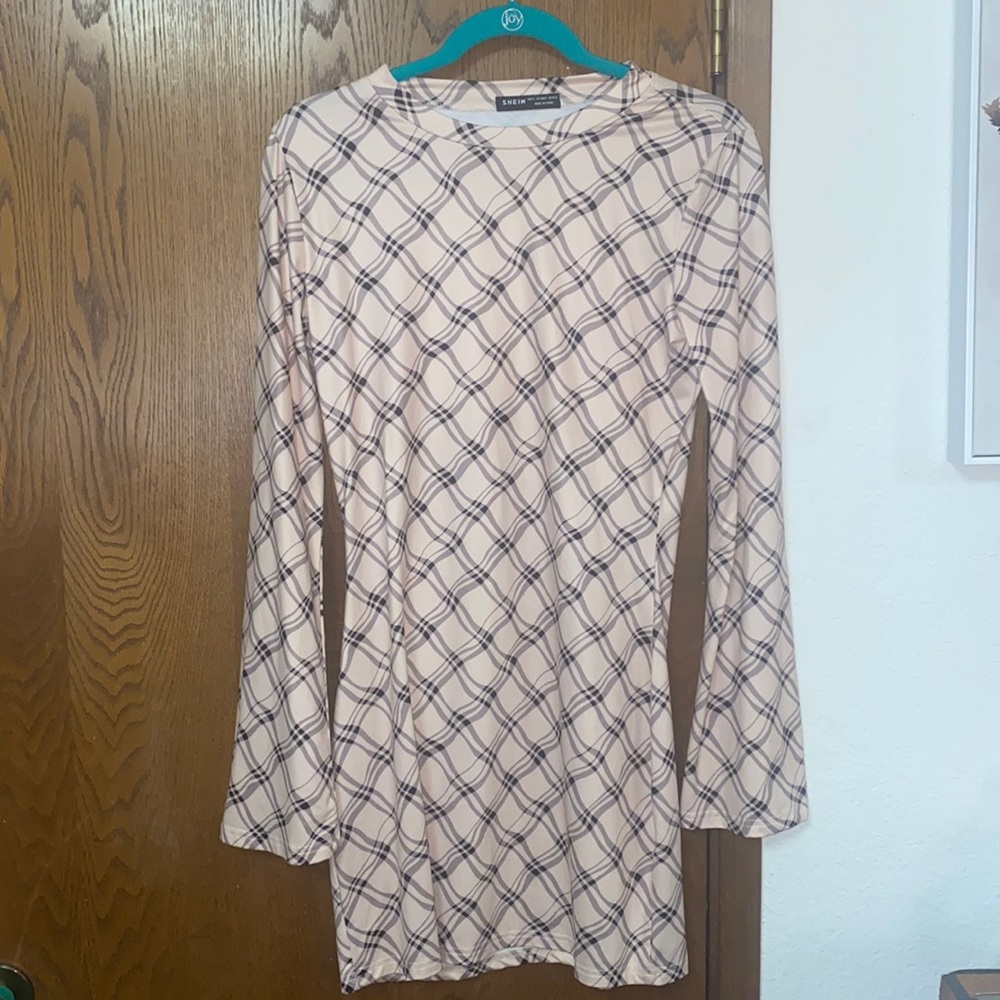 Bell sleeved plaid mini dress